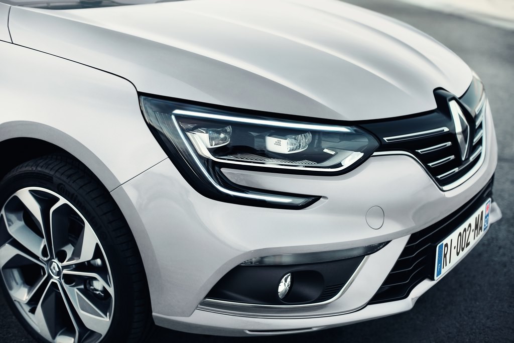 Efsane Geri Dönüyor : Yeni Renault Megane Sedan