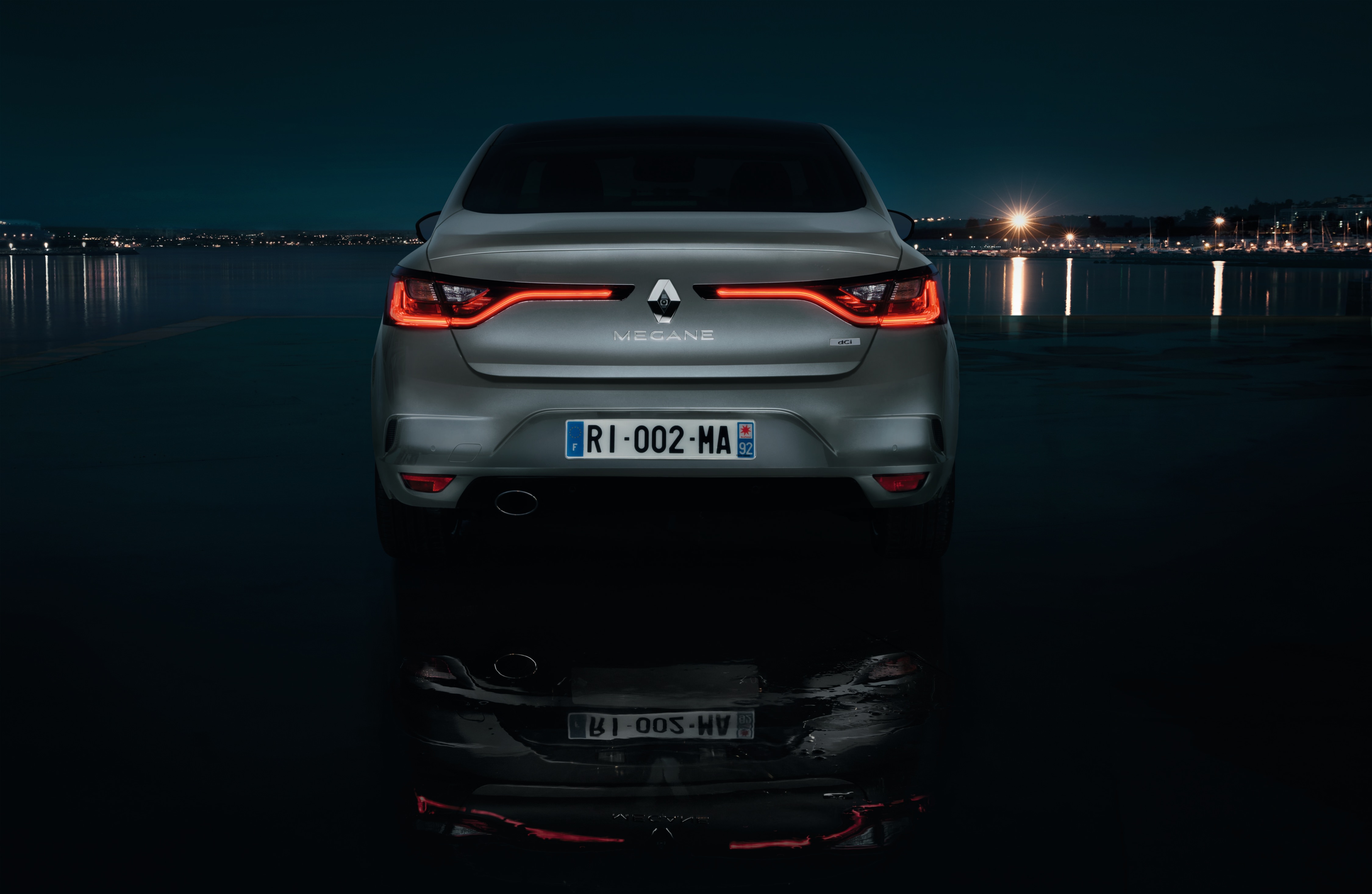 Efsane Geri Dönüyor : Yeni Renault Megane Sedan