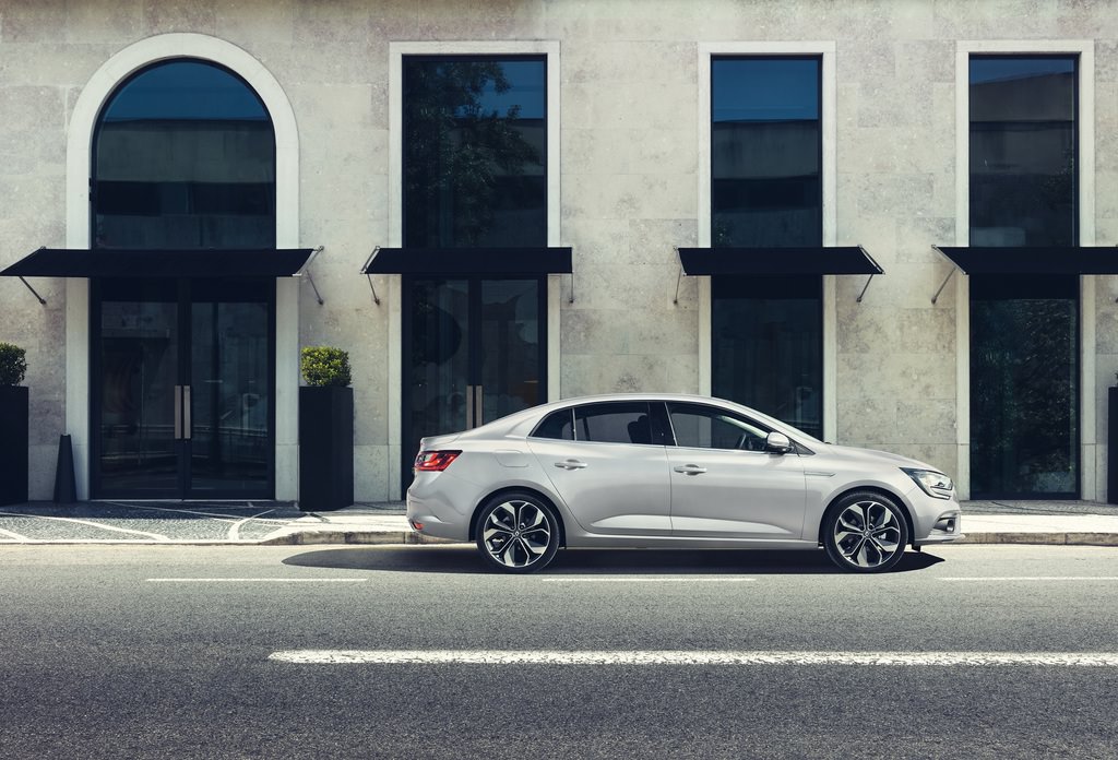 Efsane Geri Dönüyor : Yeni Renault Megane Sedan