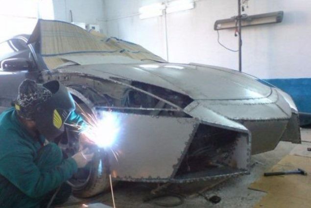 Evinde Lamborghini Yaptı