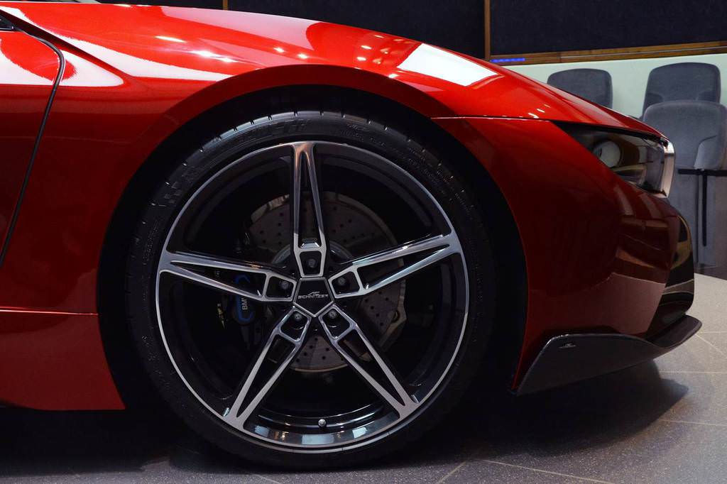 Abu Dhabi Prensesi BMW i8 Satın Aldı