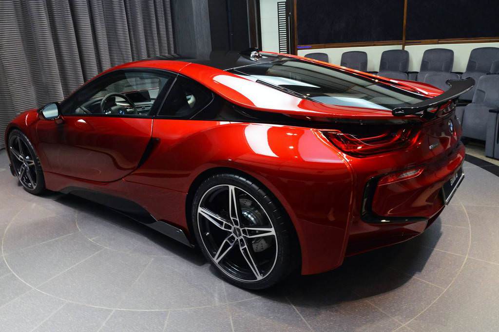 Abu Dhabi Prensesi BMW i8 Satın Aldı