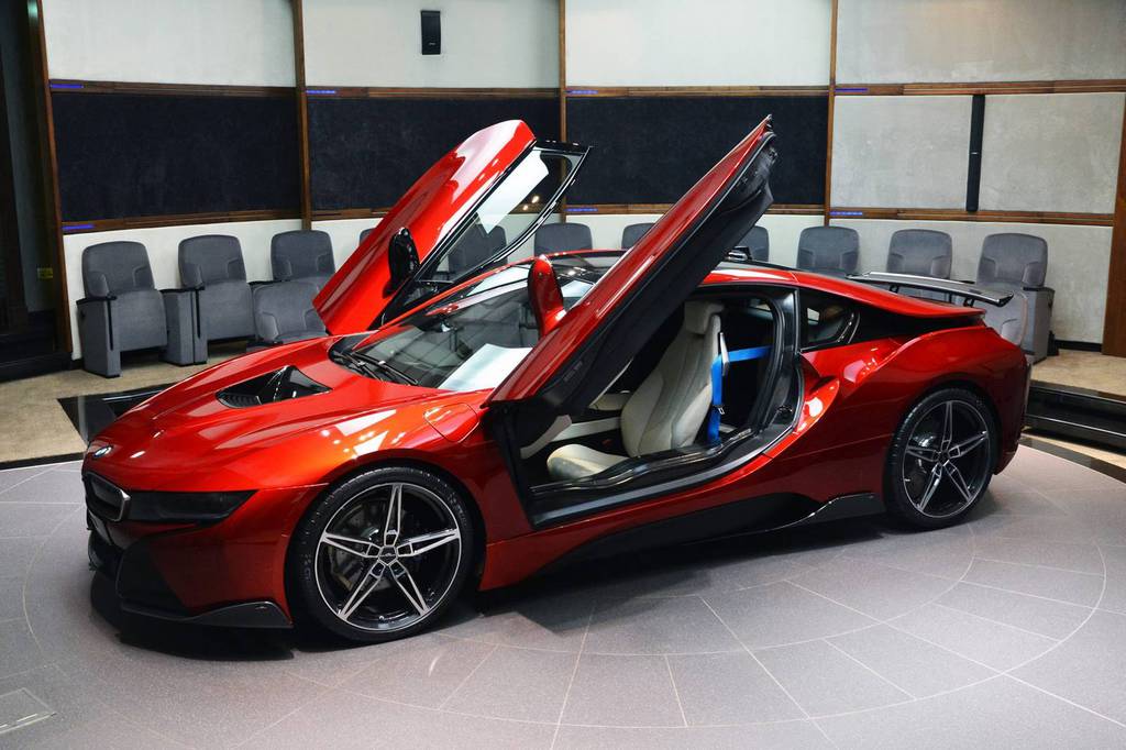Abu Dhabi Prensesi BMW i8 Satın Aldı