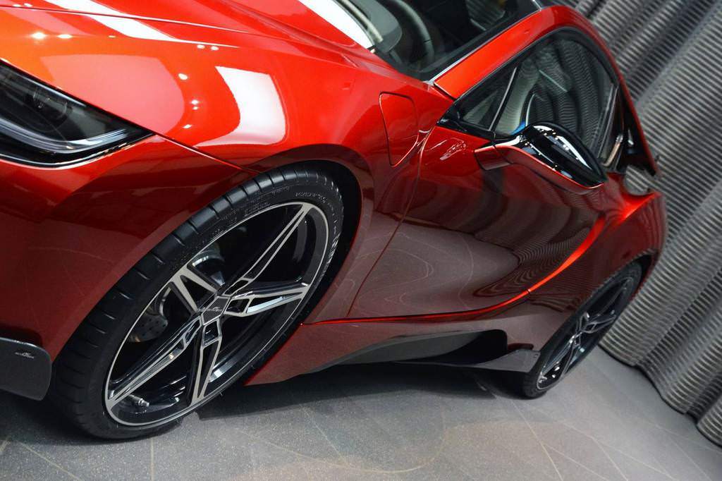 Abu Dhabi Prensesi BMW i8 Satın Aldı