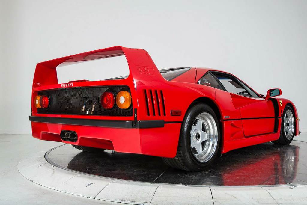 Koleksiyoncular Onun Peşinde