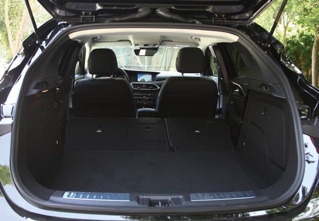 TEST · Infiniti Q30 1.5d DCT