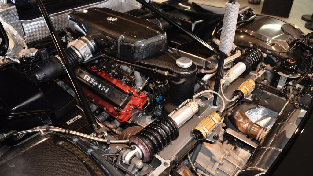 Parlak Siyah Renkteki Enzo Satışa Çıkıyor