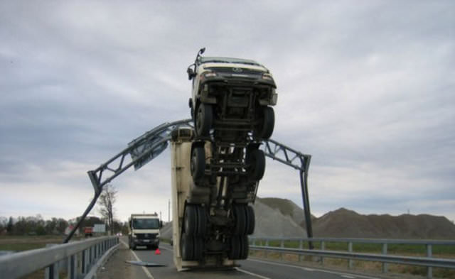 En İlginç Trafik Kazaları