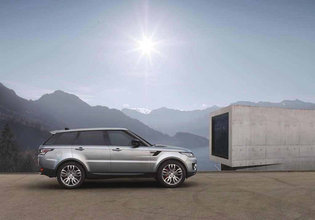 Range Rover Sport’a 2,0 lt’lik Dizel Geliyor
