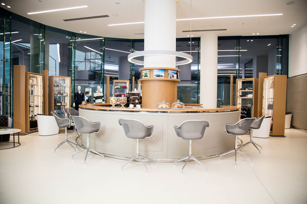 Dünyanın En Büyük Bentley Showroom'u Açıldı