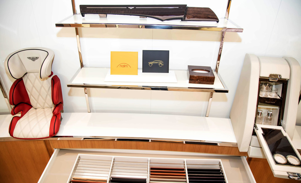 Dünyanın En Büyük Bentley Showroom'u Açıldı