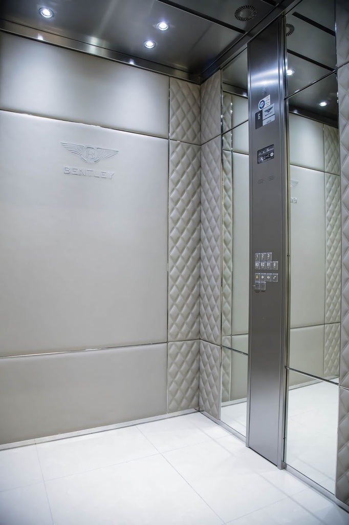 Dünyanın En Büyük Bentley Showroom'u Açıldı