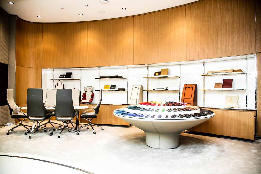 Dünyanın En Büyük Bentley Showroom'u Açıldı
