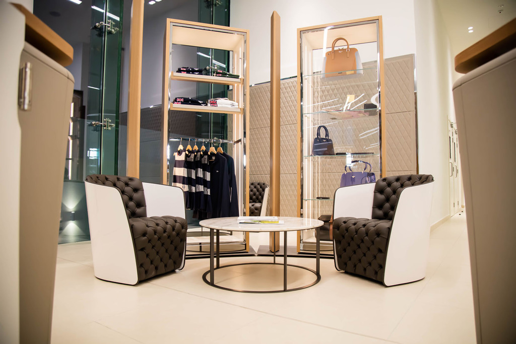 Dünyanın En Büyük Bentley Showroom'u Açıldı