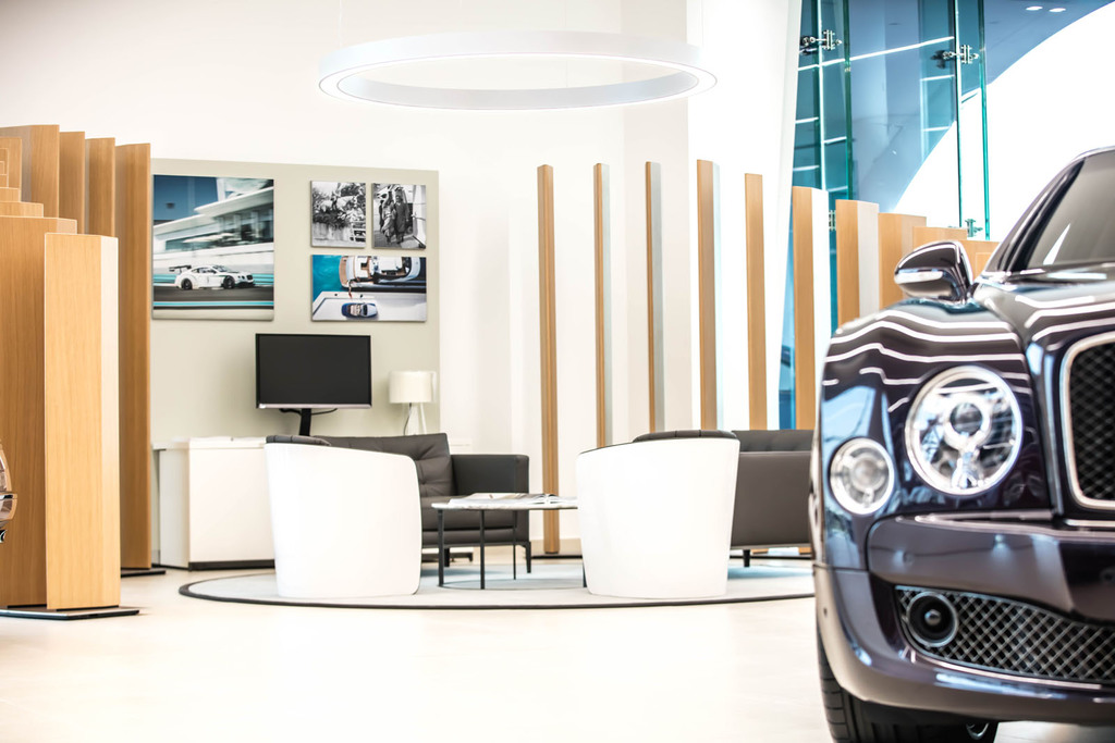 Dünyanın En Büyük Bentley Showroom'u Açıldı