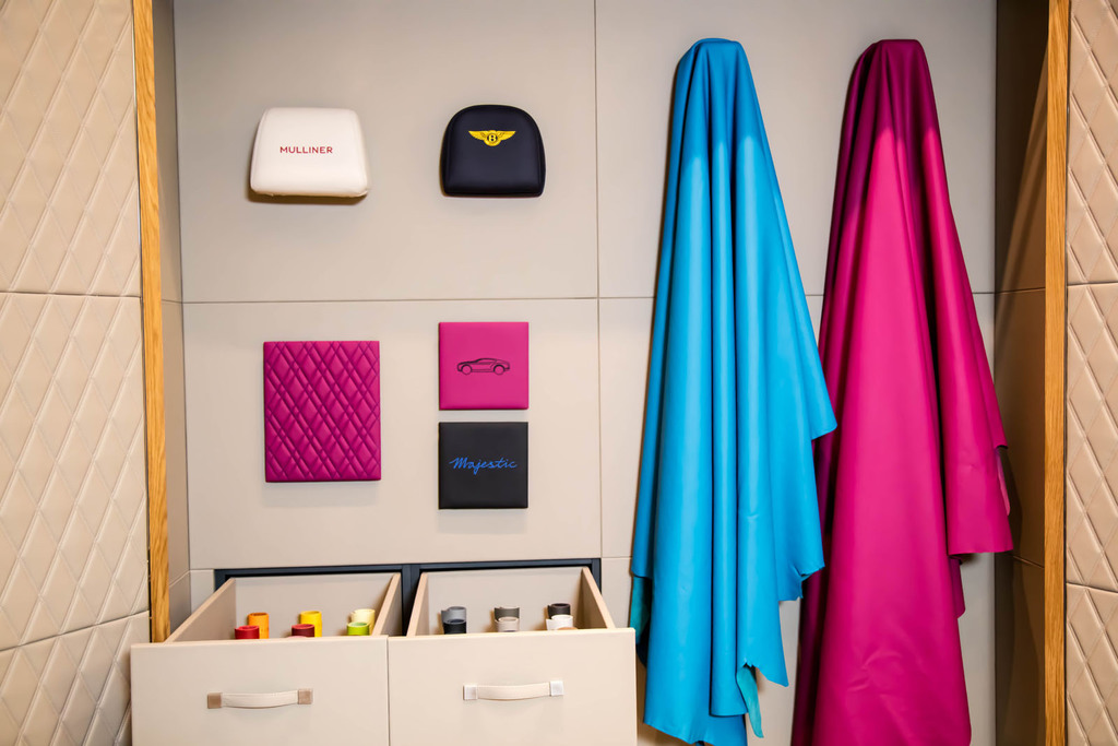 Dünyanın En Büyük Bentley Showroom'u Açıldı