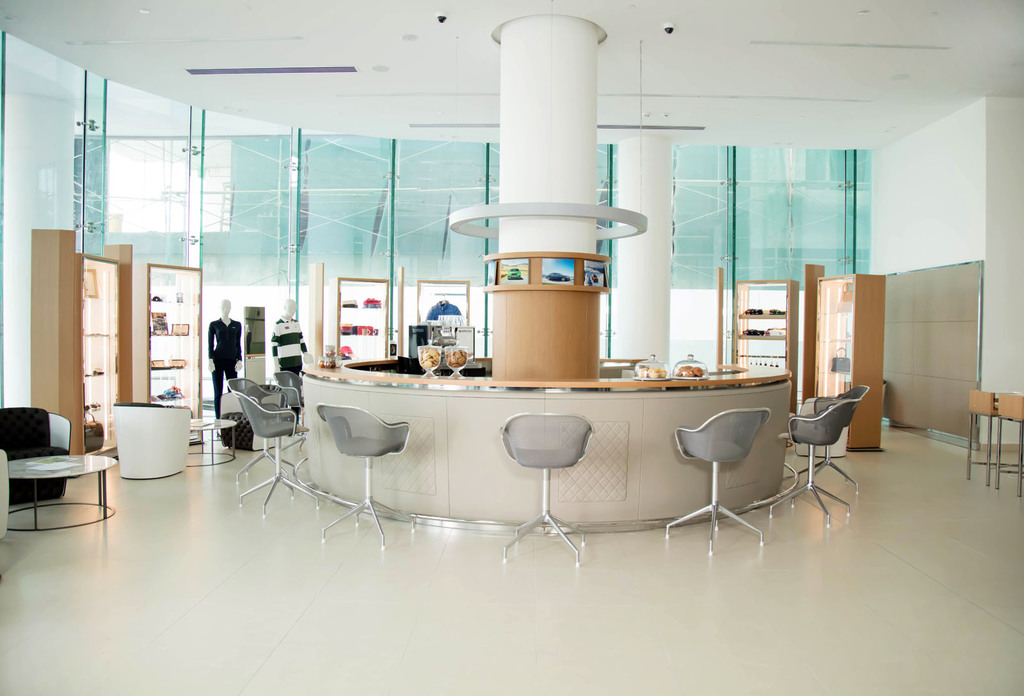 Dünyanın En Büyük Bentley Showroom'u Açıldı