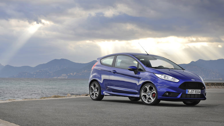 Ford’un Yeni Sporcuları: Focus ST ve Fiesta ST