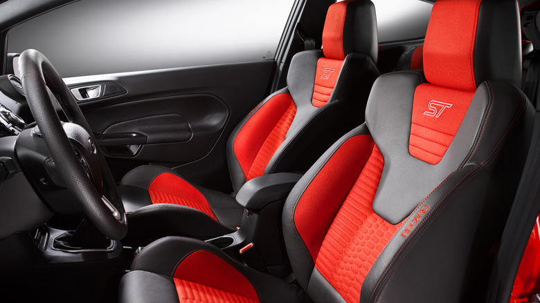 Ford’un Yeni Sporcuları: Focus ST ve Fiesta ST