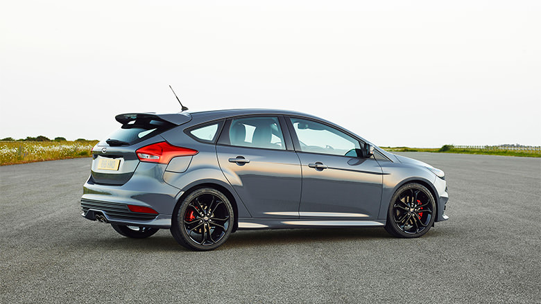 Ford’un Yeni Sporcuları: Focus ST ve Fiesta ST