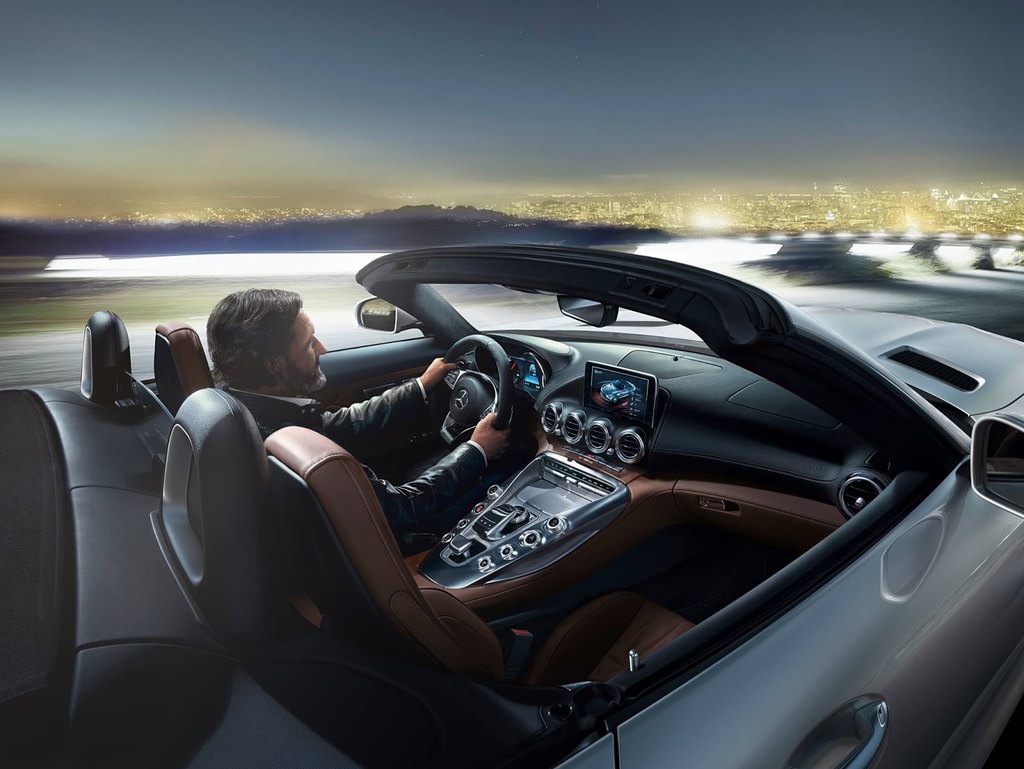 Mercedes’in Yeni Üstsüz Sporcuları