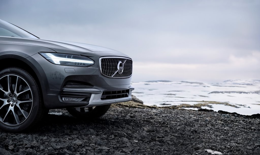 Yerden Yüksek Volvo V90