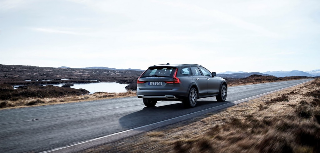 Yerden Yüksek Volvo V90