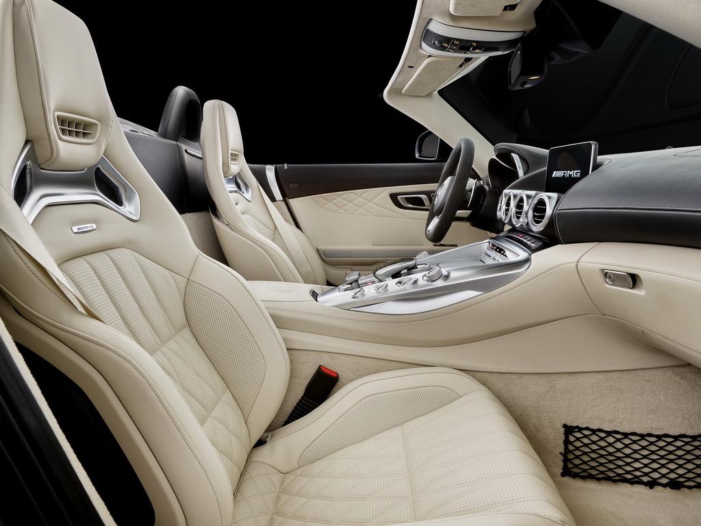 Mercedes’in Yeni Üstsüz Sporcuları