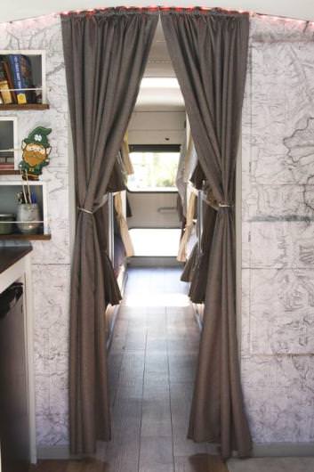 Oysa eski bir kamyonetti!