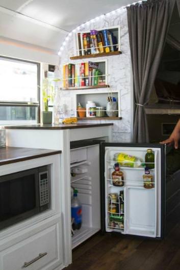 Oysa eski bir kamyonetti!