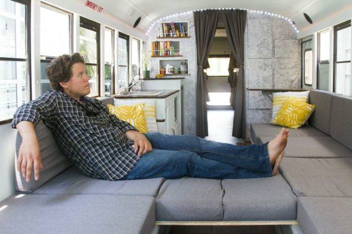 Oysa eski bir kamyonetti!