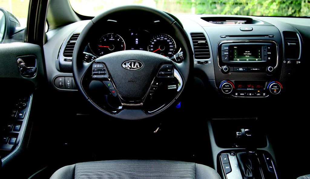 TEST · Kia Cerato 1.6 CRDi DCT Concept Plus