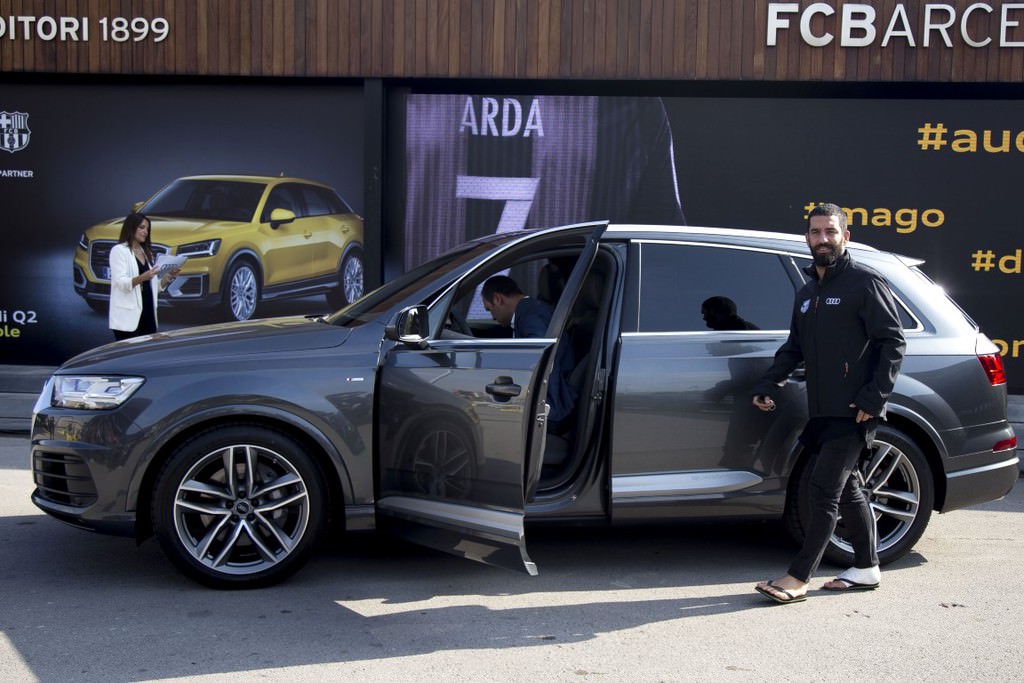  Audi’den Barcelona’lı futbolculara yeni otomobiller