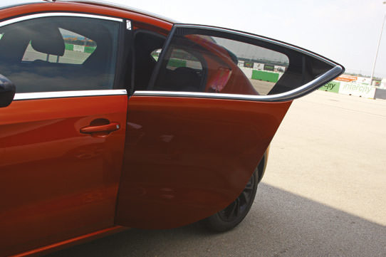 TEST · DS 4 Crossback 1.6 BlueHDI EAT6