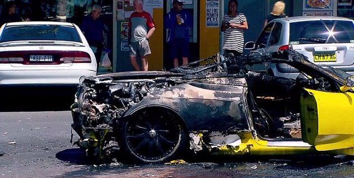 Herkesin gözü önünde yandı