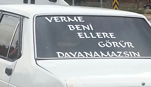 Araçlarına yazdıklarıyla fenomen oldular!