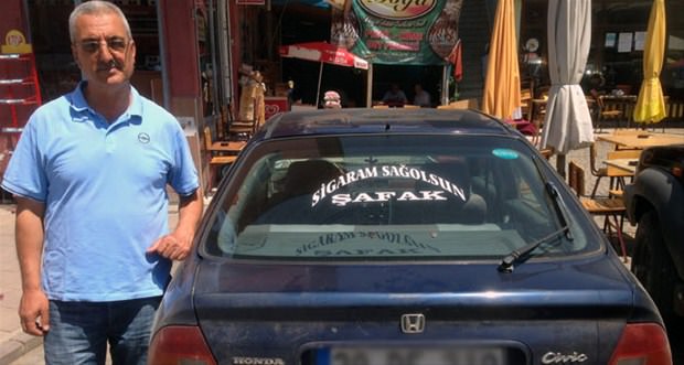 Araçlarına yazdıklarıyla fenomen oldular!