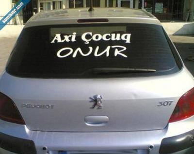 Araçlarına yazdıklarıyla fenomen oldular!