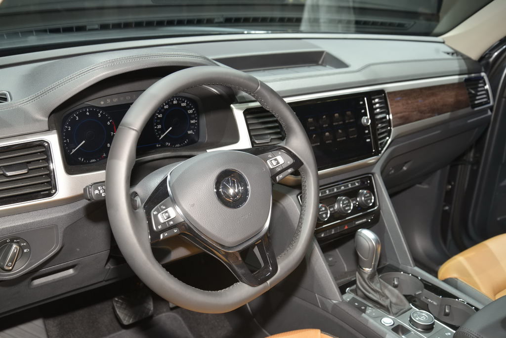 VW’nişn 7 kişilik SUV’u Los Angeles’ta sergileniyor