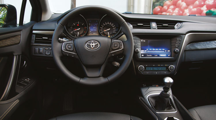 UZUN DÖNEM TESTİ · Toyota Avensis 1.6 D-4D