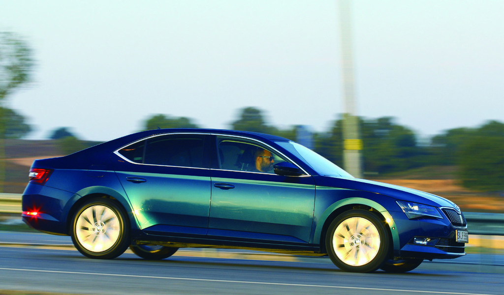 KARŞILAŞTIRMA · Opel Insignia, Renault Talisman, Skoda Superb