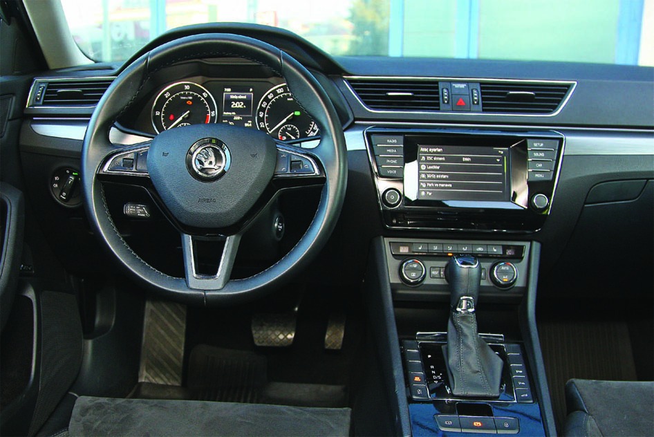 KARŞILAŞTIRMA · Opel Insignia, Renault Talisman, Skoda Superb
