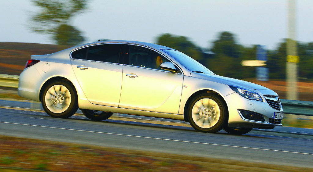 KARŞILAŞTIRMA · Opel Insignia, Renault Talisman, Skoda Superb