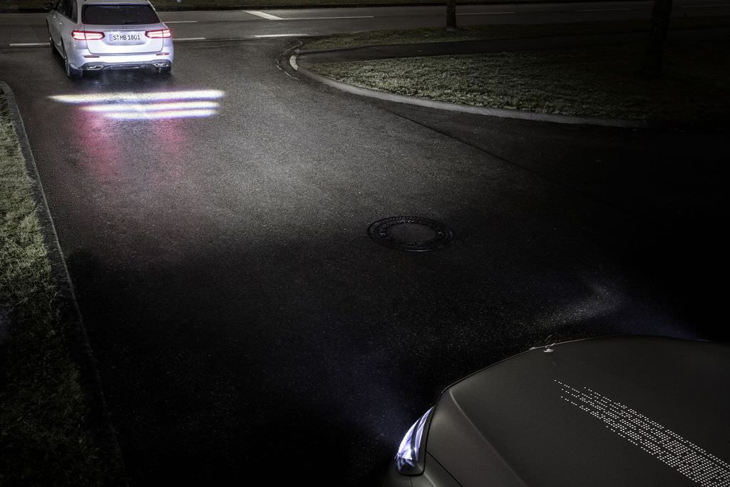 Mercedes’in yeni akıllı aydınlatma sistemi