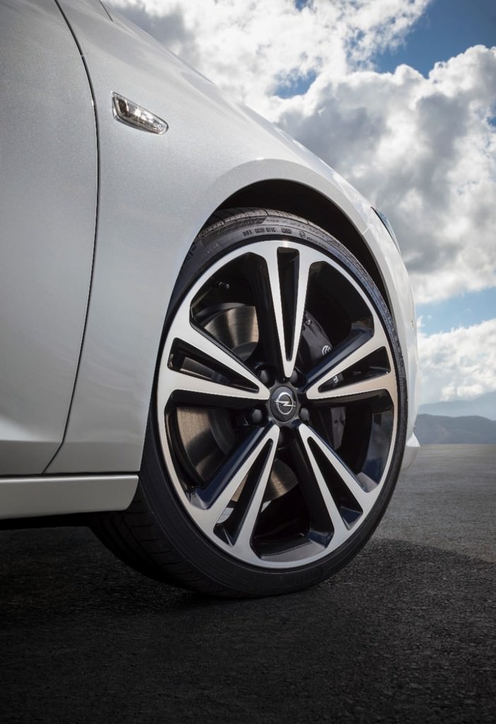İşte yeni Insignia Grand Sport