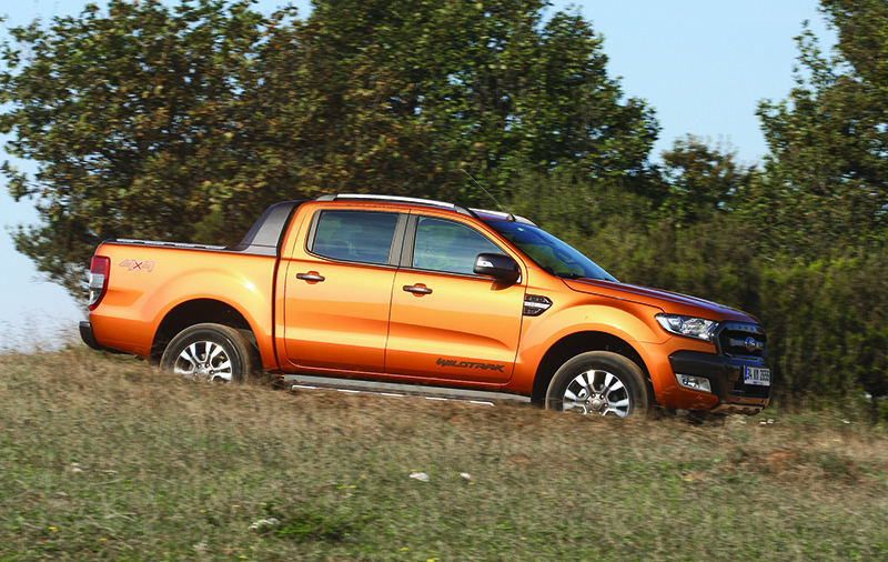 KARŞILAŞTIRMA · Ford Ranger 3.2L TDCi 4x4 Wildtrak, Nissan Navara 4x4 A/T, VW Amarok 3.0 V6 TDI 4x4