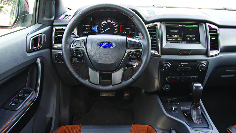 KARŞILAŞTIRMA · Ford Ranger 3.2L TDCi 4x4 Wildtrak, Nissan Navara 4x4 A/T, VW Amarok 3.0 V6 TDI 4x4