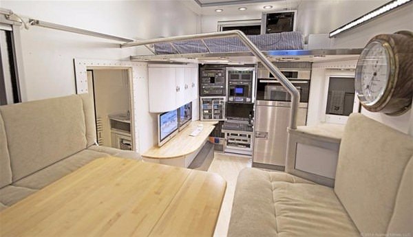 Kızı için yaptırdığı karavan hayranlık uyandırıyor