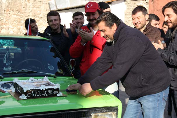 Murat 131'in 40.yaşı sevenleriyle kutlandı