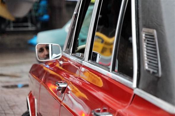 Babasından kalan hurda otomobili bu hale getirdi